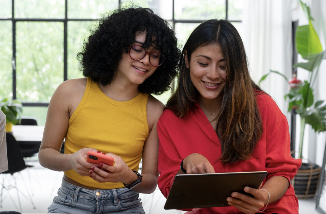 Cuatro historias reales de jóvenes colombianos que viven de sus negocios digitales